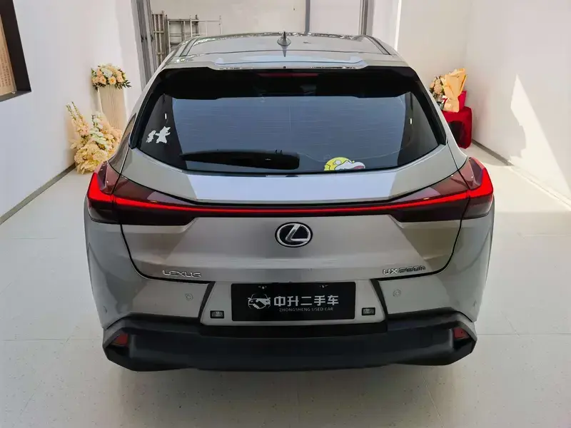 2020 Lexus UX с пробегом 87 000 км