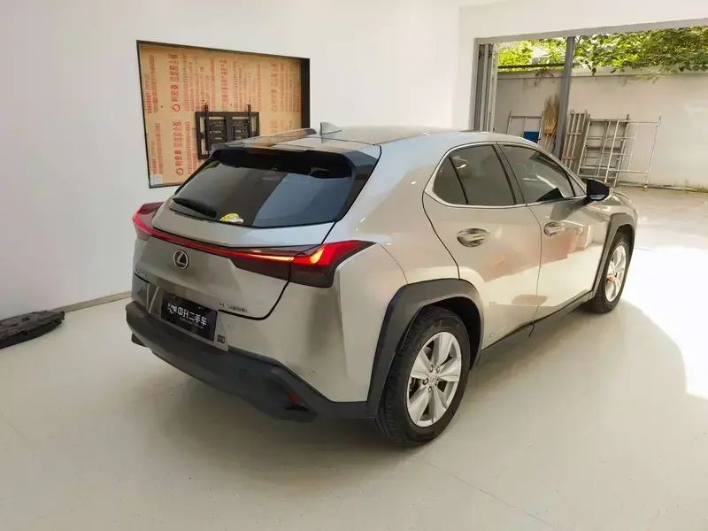 2020 Lexus UX с пробегом 87 000 км