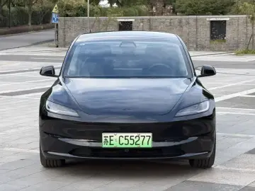 2025 Tesla Model 3 с пробегом 14 000 км