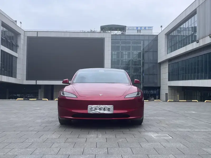 2023 Tesla Model 3 с пробегом 66 000 км