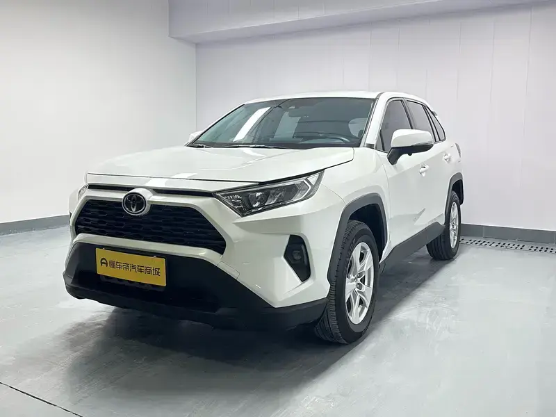 2024 Toyota RAV4 с пробегом 19 800 км