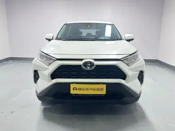 2024 Toyota RAV4 с пробегом 19 800 км