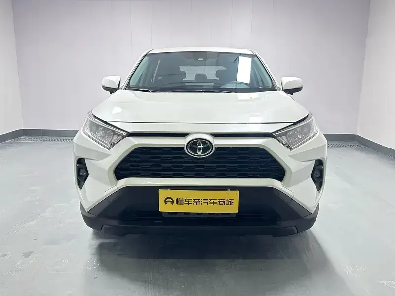 2024 Toyota RAV4 с пробегом 19 800 км