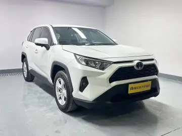 2024 Toyota RAV4 с пробегом 19 800 км