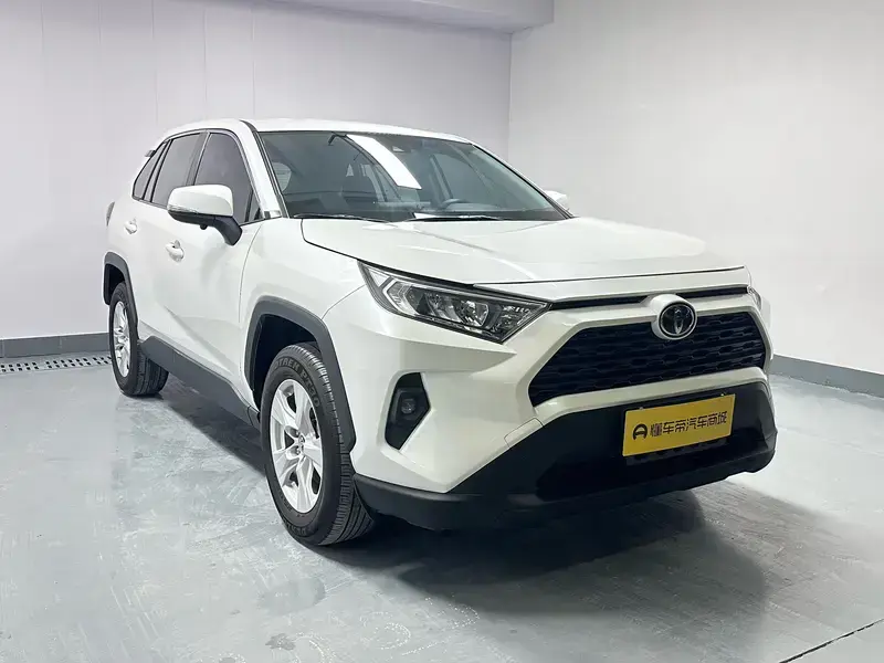2024 Toyota RAV4 с пробегом 19 800 км