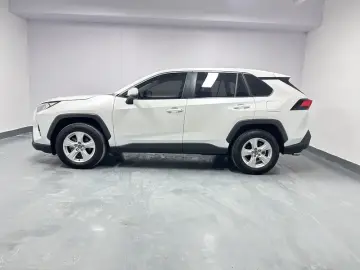 2024 Toyota RAV4 с пробегом 19 800 км