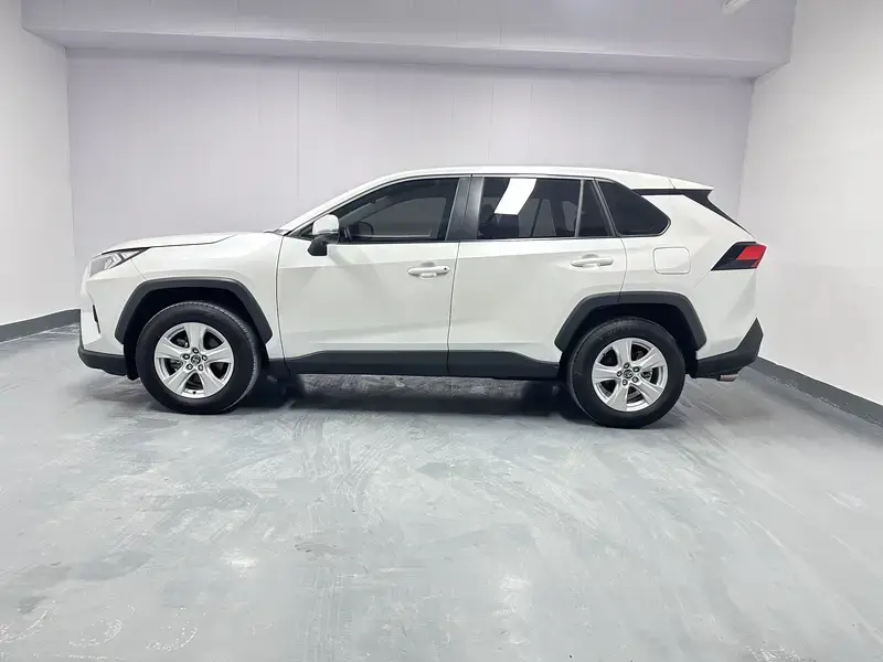 2024 Toyota RAV4 с пробегом 19 800 км