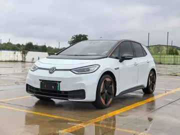 2022 Volkswagen ID.3 с пробегом 62 000 км