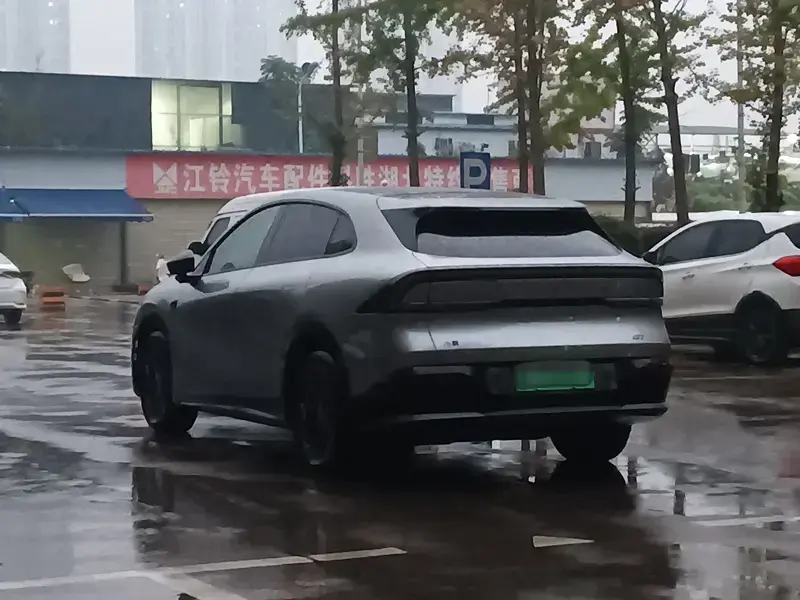 2025 Xpeng G7 с пробегом 33 000 км