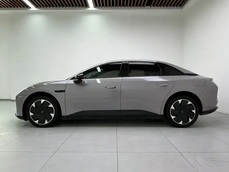 2025 Xpeng Mona M03 с пробегом 15 400 км