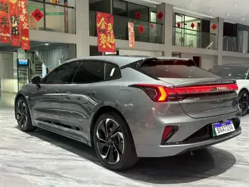 2024 Zeekr 001 с пробегом 52 000 км