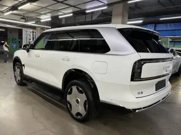 2025 Zeekr 9X с пробегом 27 100 км