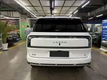 2025 Zeekr 9X с пробегом 27 100 км