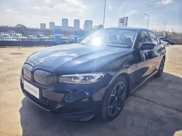 2025 BMW i3 с пробегом 17 000 км