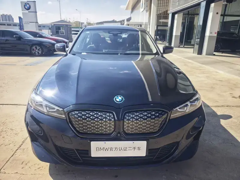 2025 BMW i3 с пробегом 17 000 км