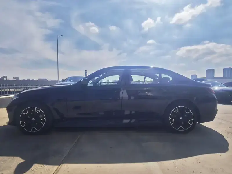 2025 BMW i3 с пробегом 17 000 км