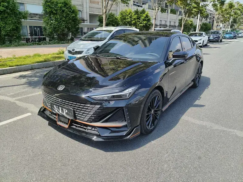 2022 Changan UNI-V с пробегом 32 900 км