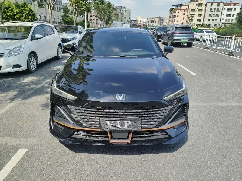 2022 Changan UNI-V с пробегом 32 900 км