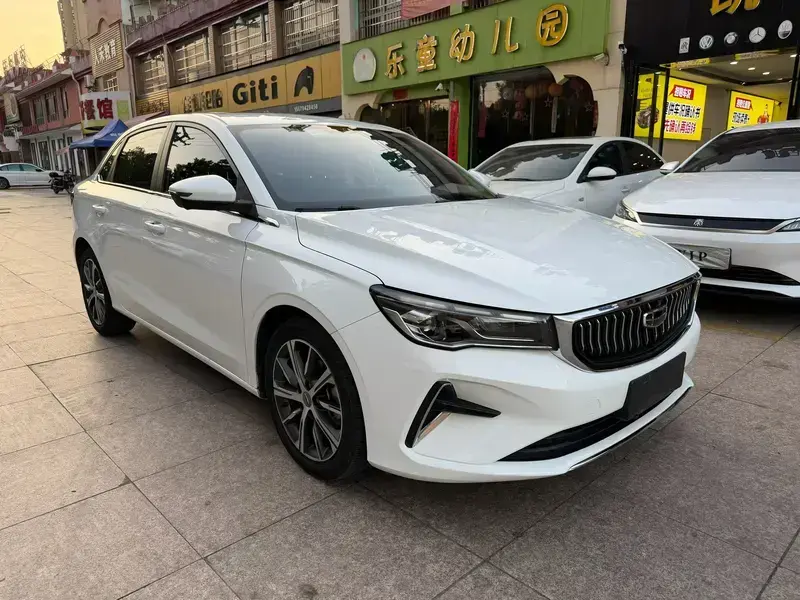 2022 Geely Emgrand с пробегом 20 000 км