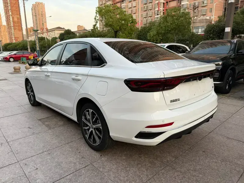 2022 Geely Emgrand с пробегом 20 000 км