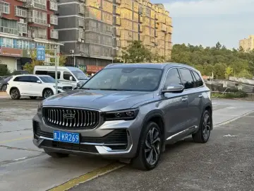 2023 Geely Monjaro с пробегом 28 000 км