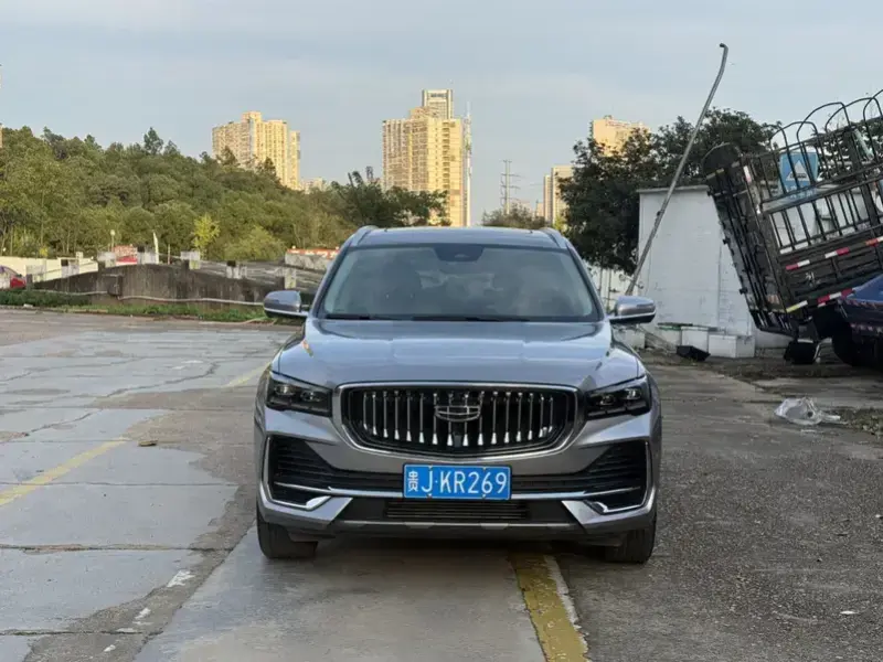 2023 Geely Monjaro с пробегом 28 000 км
