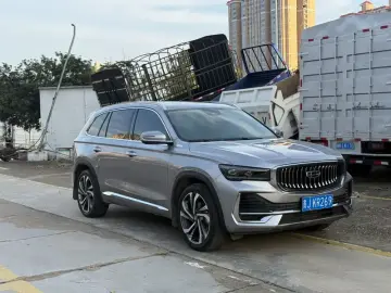 2023 Geely Monjaro с пробегом 28 000 км