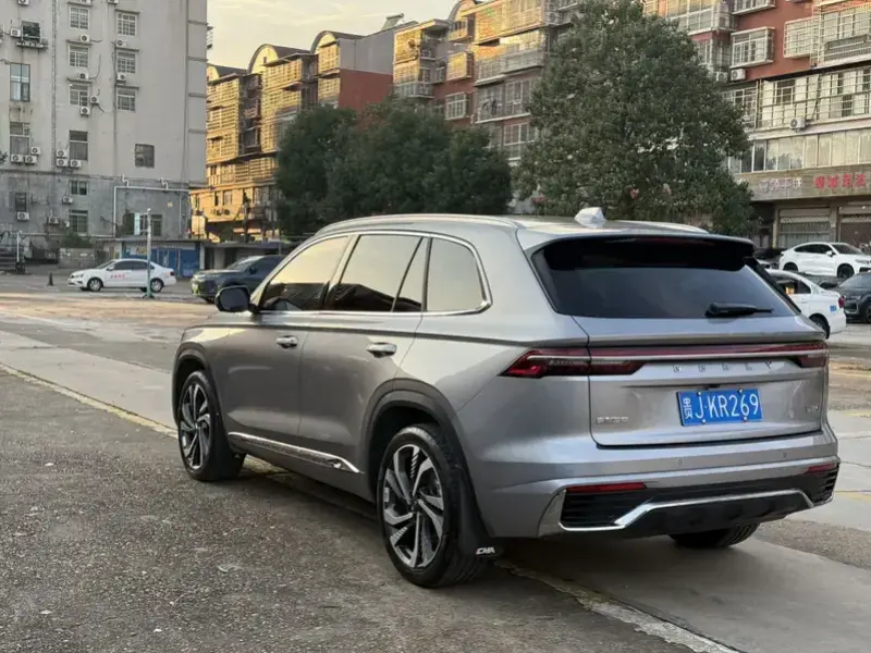 2023 Geely Monjaro с пробегом 28 000 км