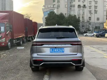 2023 Geely Monjaro с пробегом 28 000 км