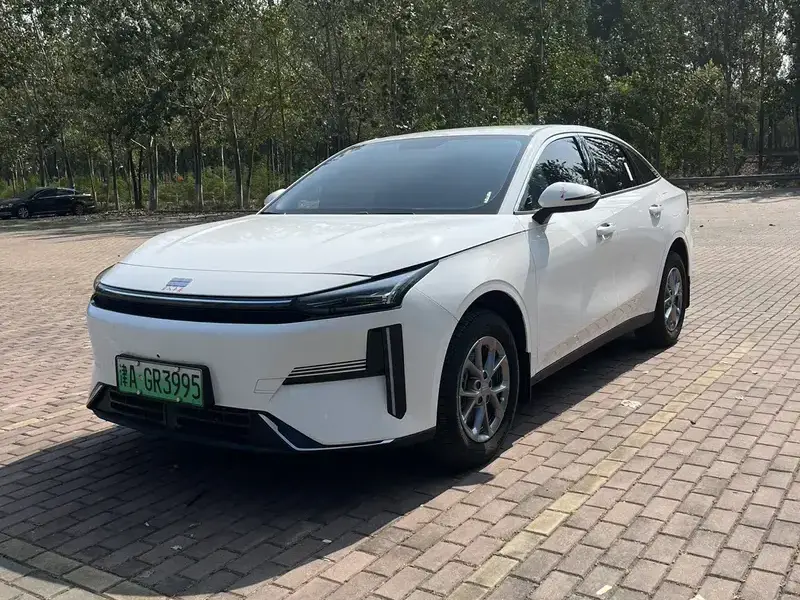 2025 Geely Galaxy L6 с пробегом 9 000 км