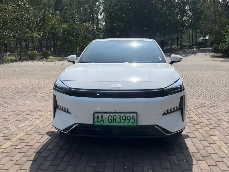 2025 Geely Galaxy L6 с пробегом 9 000 км