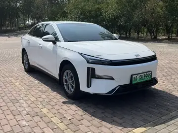 2025 Geely Galaxy L6 с пробегом 9 000 км