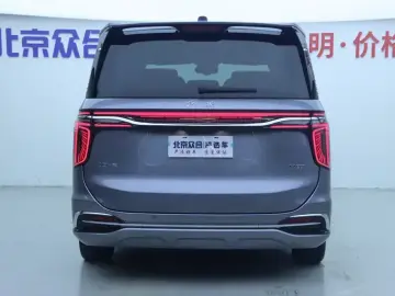 2022 Hongqi HQ9 с пробегом 13 900 км