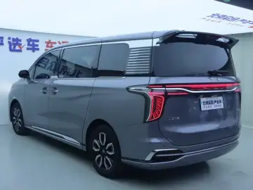 2022 Hongqi HQ9 с пробегом 13 900 км