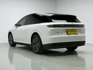 2025 Li Auto (Lixiang) i6 с пробегом 16 000 км