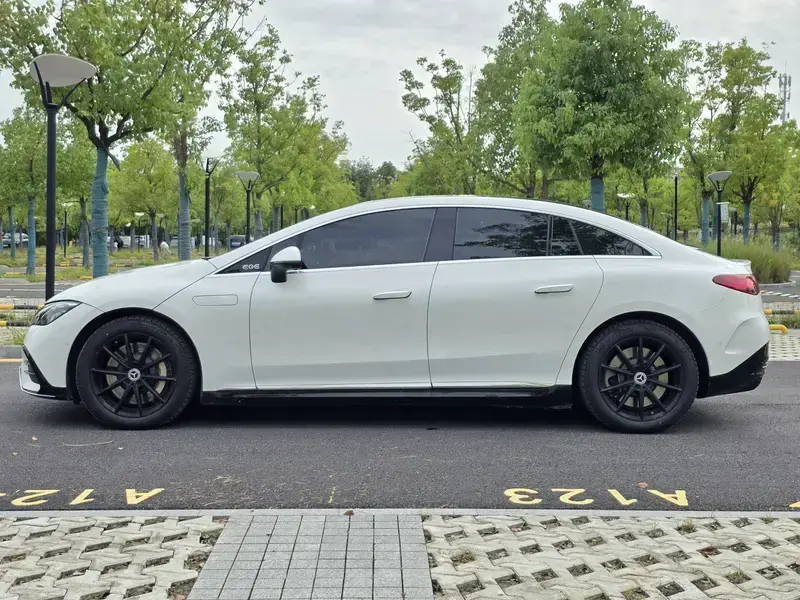 2022 Mercedes-Benz EQE с пробегом 72 000 км