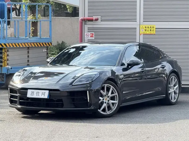 2024 Porsche Panamera с пробегом 10 500 км