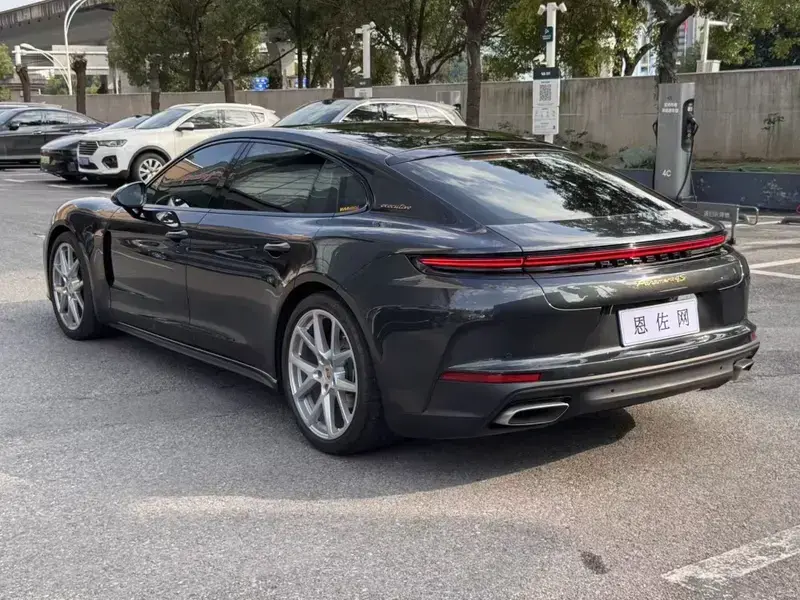 2024 Porsche Panamera с пробегом 10 500 км