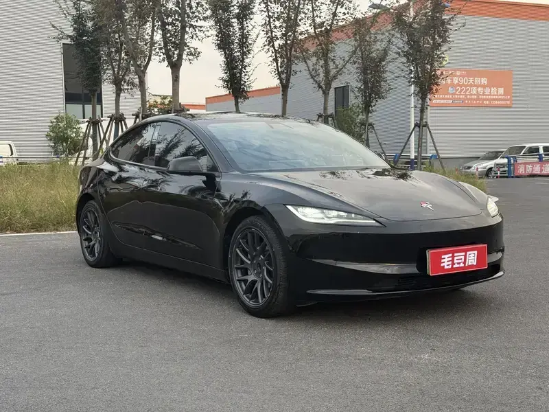 2023 Tesla Model 3 с пробегом 53 000 км