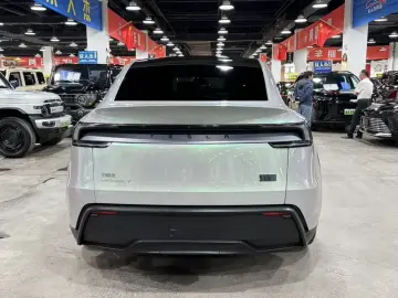 2025 Tesla Model Y с пробегом 28 000 км