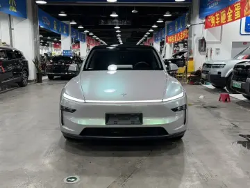 2025 Tesla Model Y с пробегом 28 000 км
