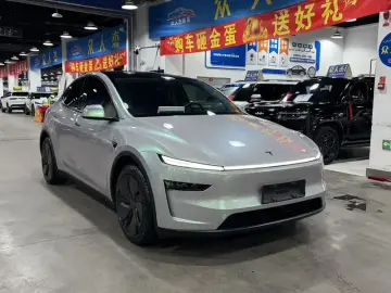 2025 Tesla Model Y с пробегом 28 000 км