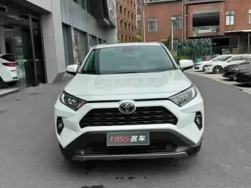2023 Toyota RAV4 с пробегом 19 000 км
