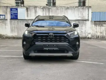2021 Toyota RAV4 с пробегом 75 000 км