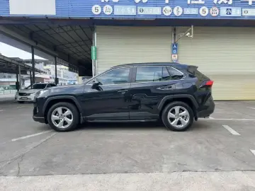 2021 Toyota RAV4 с пробегом 75 000 км