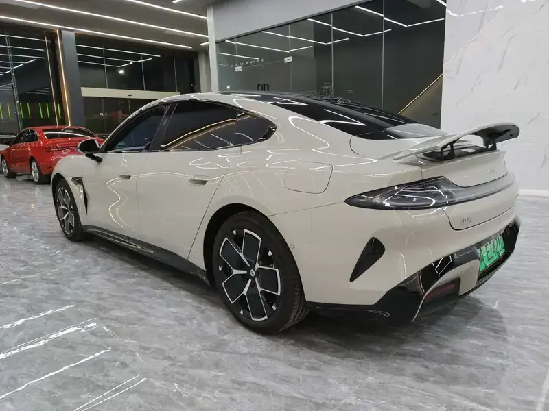 2024 Xiaomi SU7 с пробегом 9 100 км