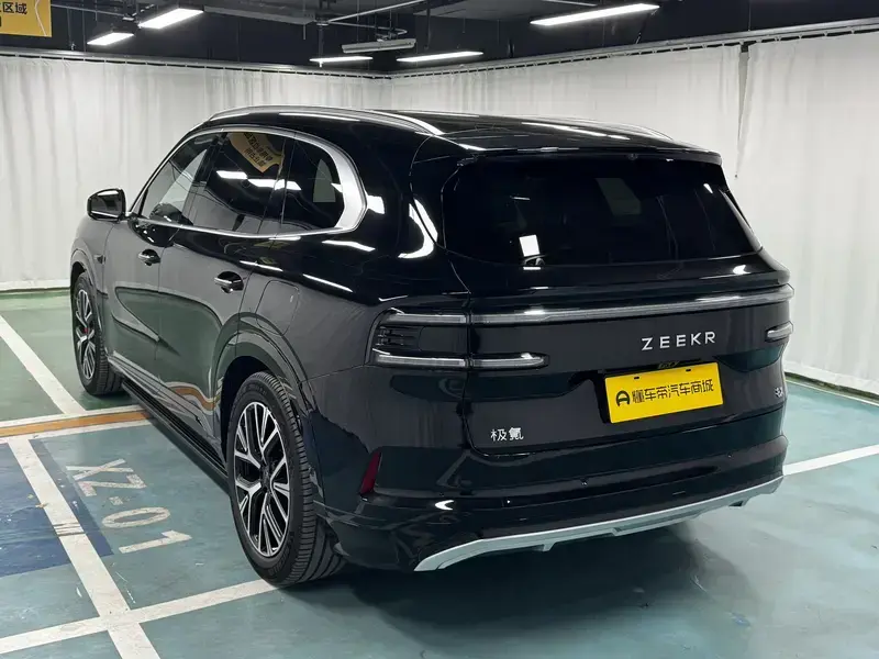 2026 Zeekr 8X с пробегом 3 000 км