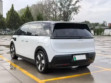 2025 Zeekr Mix с пробегом 43 000 км