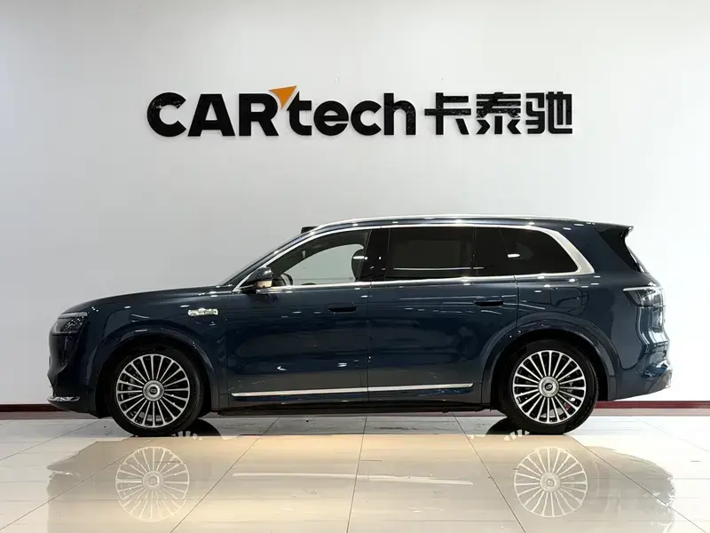 2025 Aito M8 с пробегом 26 000 км