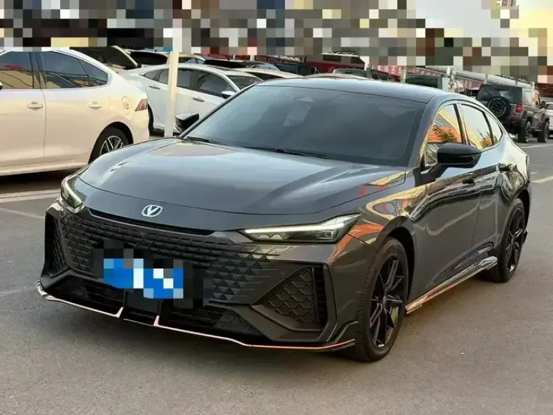 2023 Changan UNI-V с пробегом 40 000 км